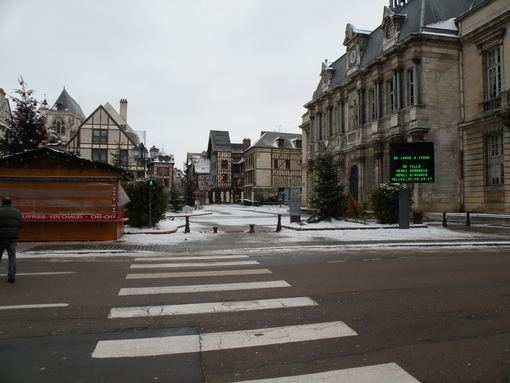  place Israël, sous la neige